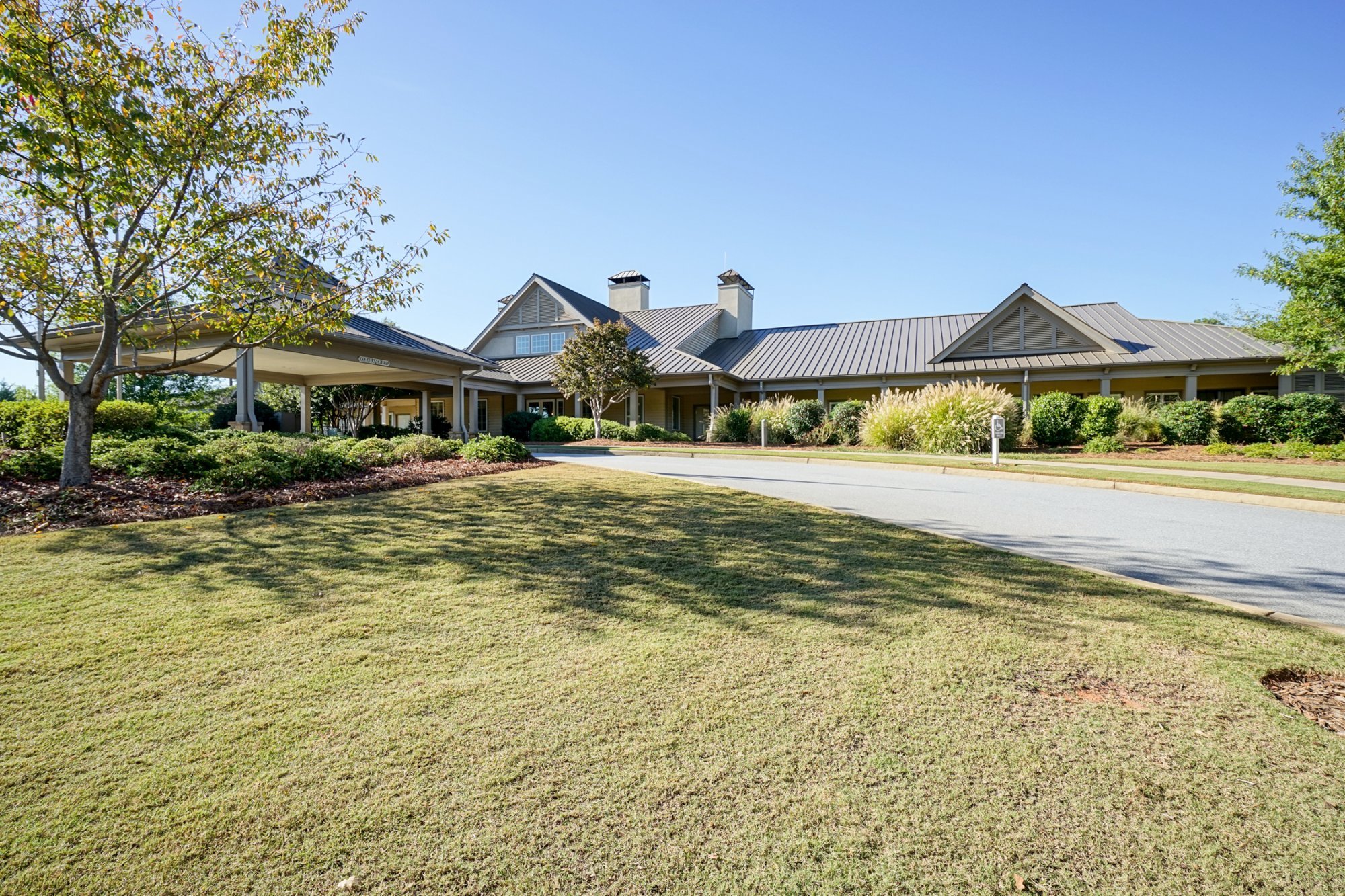 the landing golf clubhouse